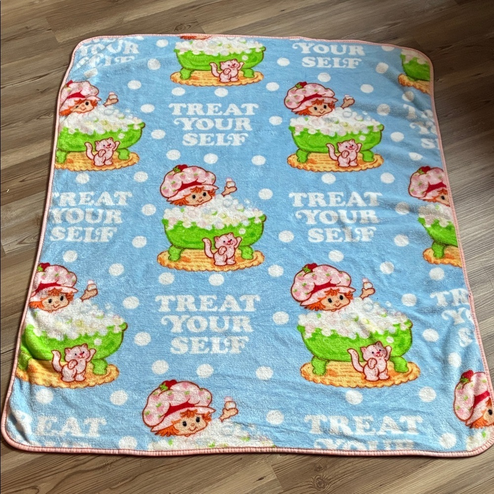 Strawberry Shortcake “Treat Yourself” 40” x 50” Travel Blanket Bubble‎ bath Cats